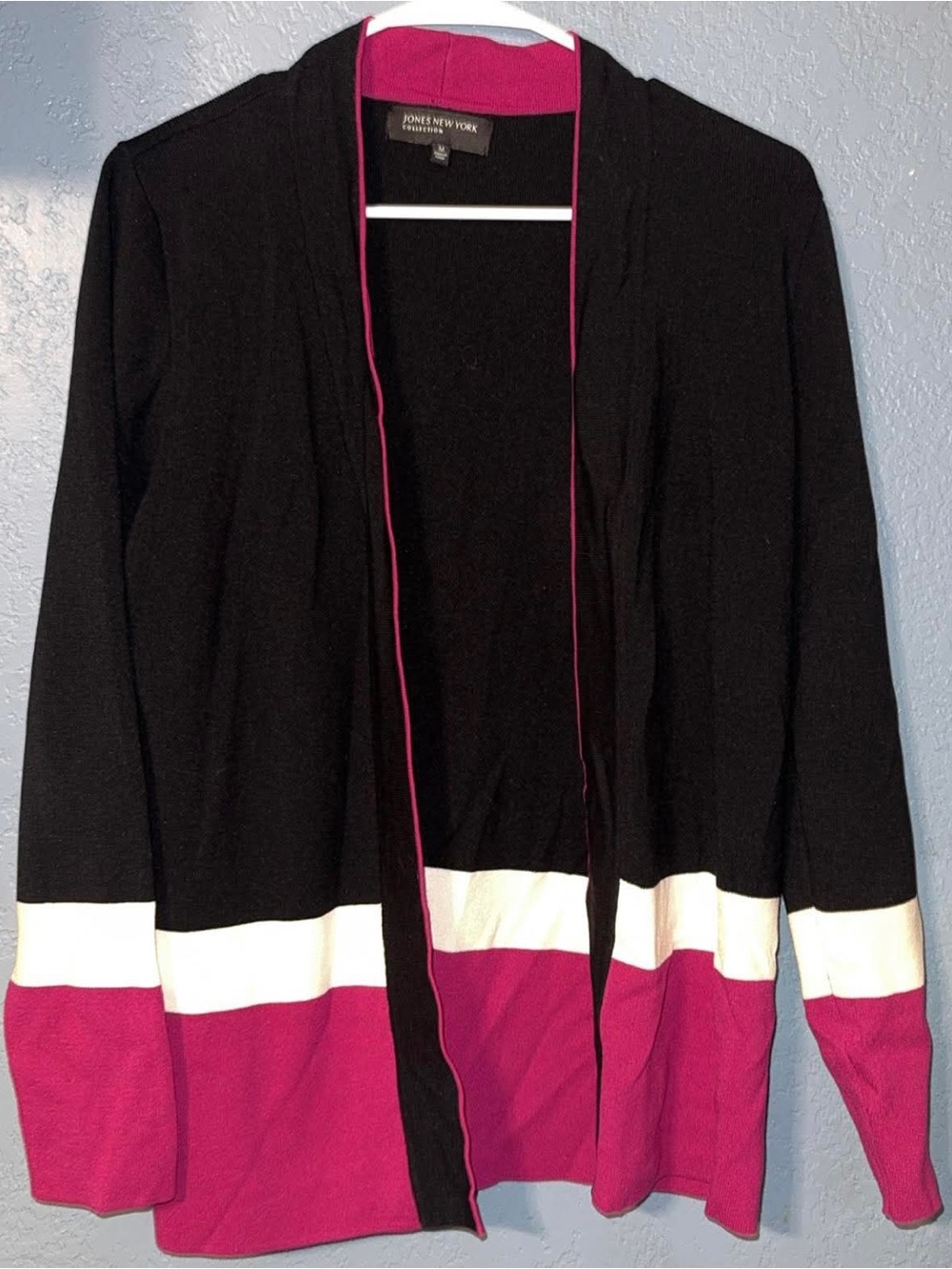 Jones New York Black, White & Magenta Colorblock Open-Front Cardigan
